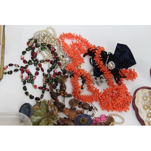 353 - QUANTITY OF COSTUME JEWELLERY