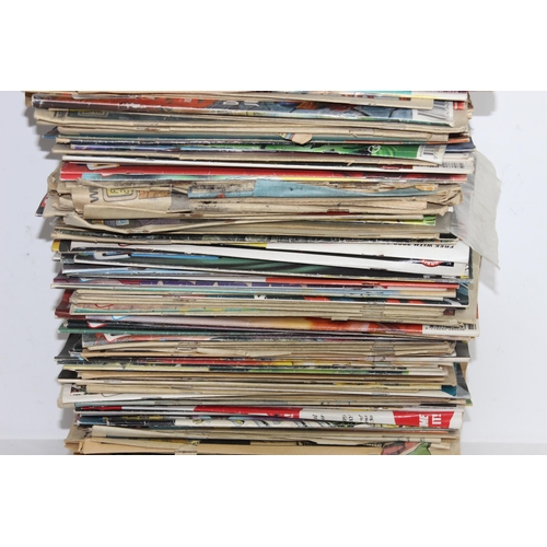 481 - LARGE QUANTITY OF 2000AD MAGAZINE COMICS