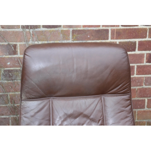 69 - RETRO LEATHER RECLINING CHAIR 
80 X 70 X 96CM