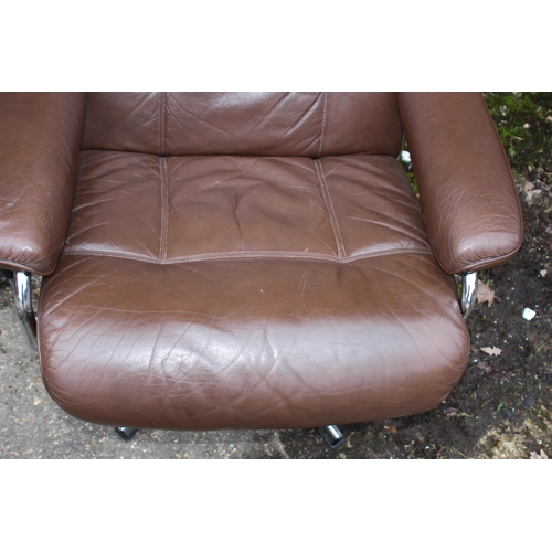 69 - RETRO LEATHER RECLINING CHAIR 
80 X 70 X 96CM