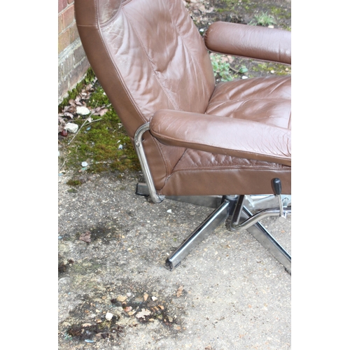 69 - RETRO LEATHER RECLINING CHAIR 
80 X 70 X 96CM