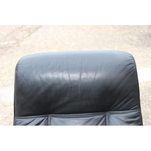 70 - RETRO LEATHER RECLINING CHAIR 
80 X 70 X 96CM