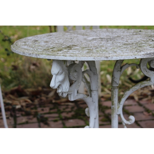 130 - WHITE METAL GARDEN TABLE 
71 X 58CM