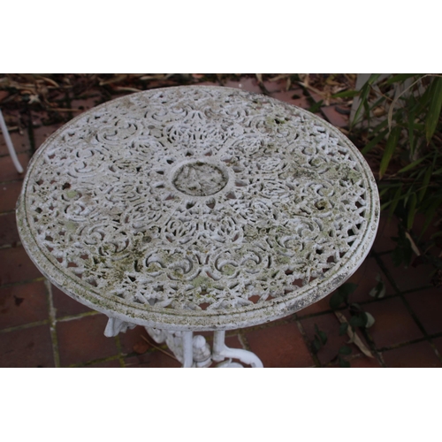 130 - WHITE METAL GARDEN TABLE 
71 X 58CM