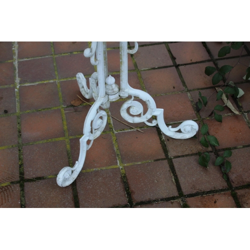 130 - WHITE METAL GARDEN TABLE 
71 X 58CM