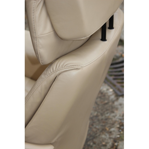 81 - EKORNES STRESSLESS RECLINING LEATHER ARMCHAIR IN CREAM
84 X 70 X 110CM