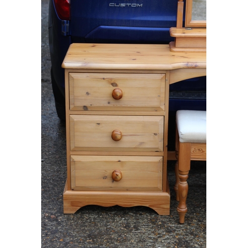 82 - NATURAL PINE DRESSING TABLE WITH STOOL AND MIRROR
151 X 45 X 77CM