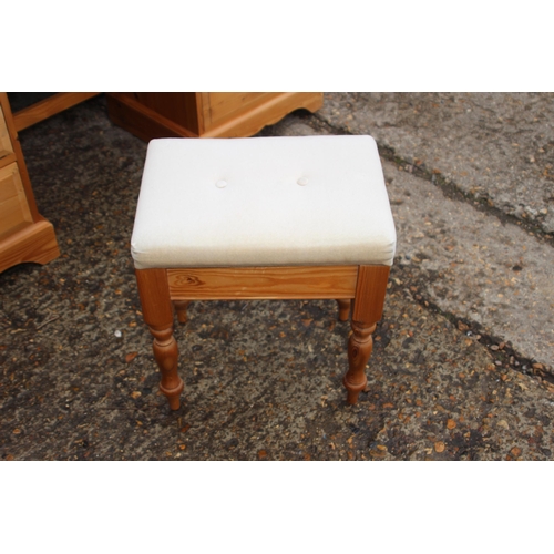 82 - NATURAL PINE DRESSING TABLE WITH STOOL AND MIRROR
151 X 45 X 77CM