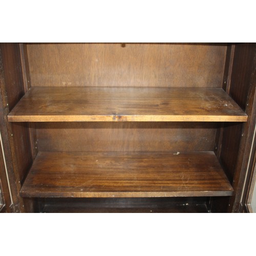 4 - PRIORY DRESSER AND DISPLAY CABINET
90 X 40 X 172CM