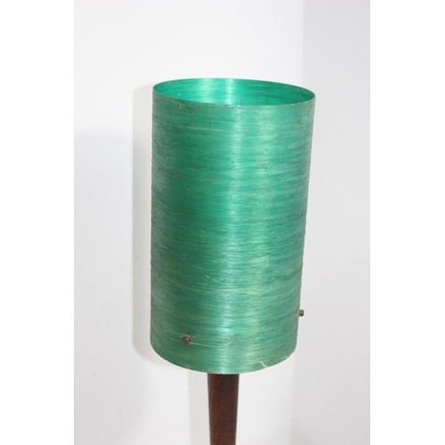 199 - RETRO SPUN FIBREGLASS SHADE LAMP
56CM