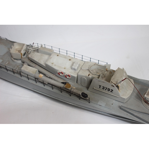 499 - MODEL BOAT 
96 X 23CM