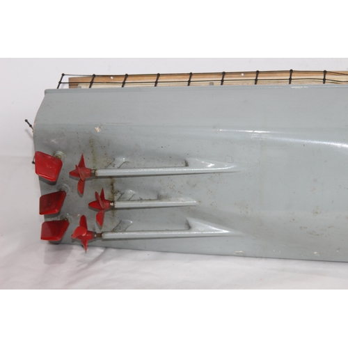 499 - MODEL BOAT 
96 X 23CM