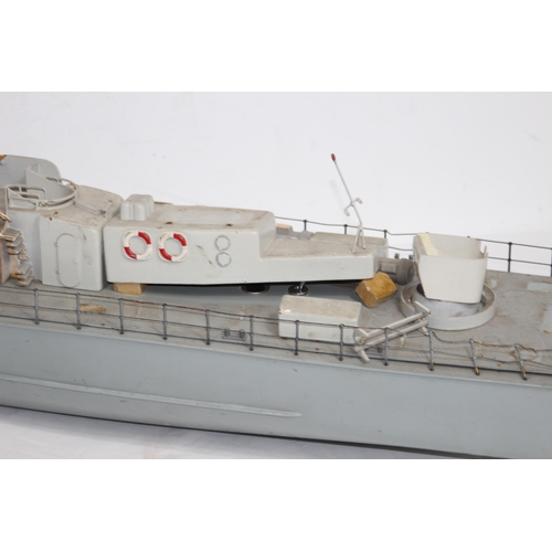 499 - MODEL BOAT 
96 X 23CM