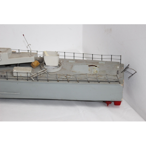 499 - MODEL BOAT 
96 X 23CM