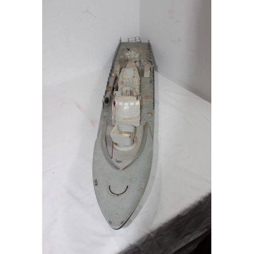 499 - MODEL BOAT 
96 X 23CM