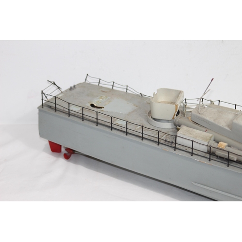 499 - MODEL BOAT 
96 X 23CM