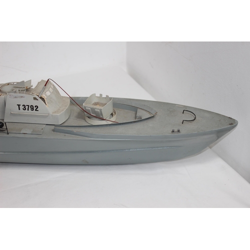 499 - MODEL BOAT 
96 X 23CM