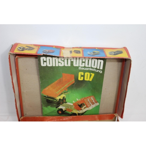 501 - VINTAGE CONSTRUCTO BIG TRUCK CONSTRUCTION SET