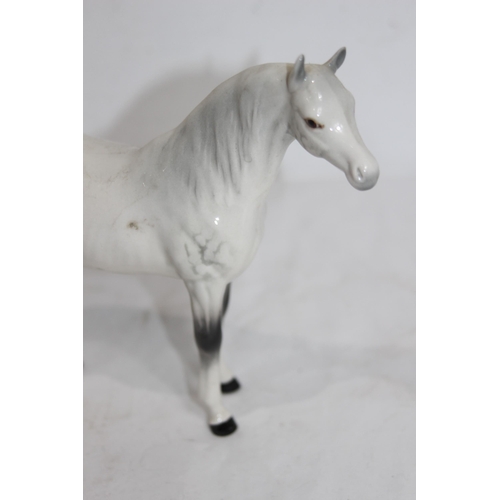 569 - BESWICK HORSE
21 x 18CM