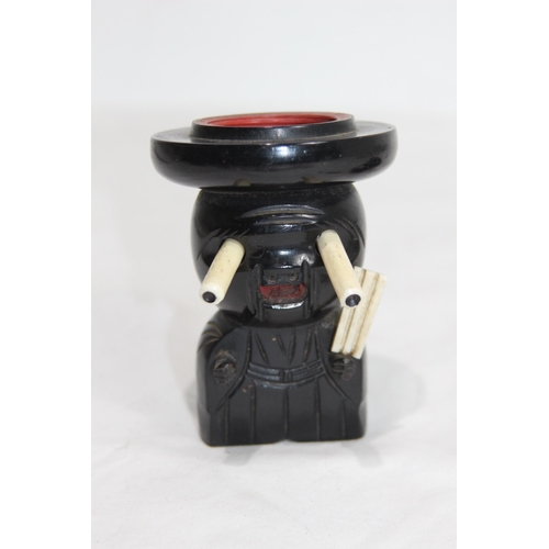 621 - NOVELTY VINTAGE JAPANESE KOBE TOP HAT DICE SHAKER
14CM