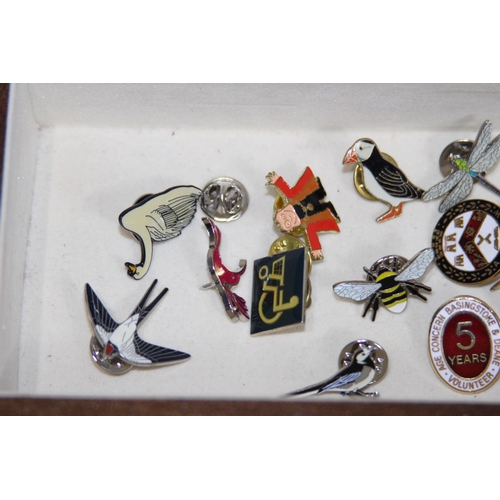 394 - JEWELLERY BOX AND CONTENTS