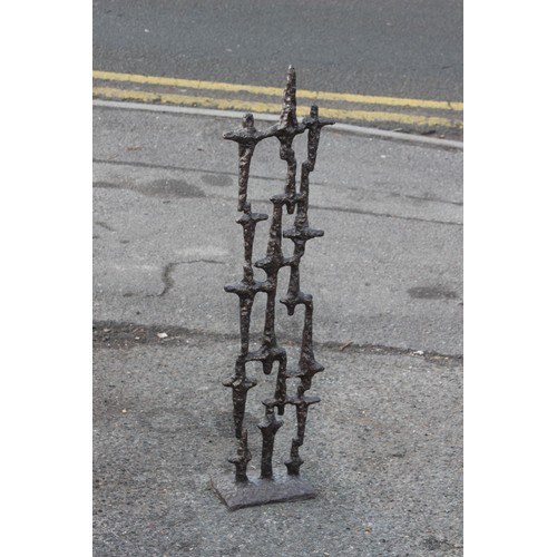 387 - MODERN METAL ABSTRACT LINKAGE 
84 X 22CM