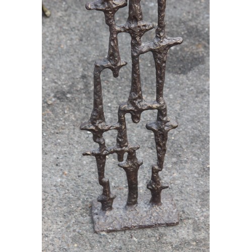 387 - MODERN METAL ABSTRACT LINKAGE 
84 X 22CM