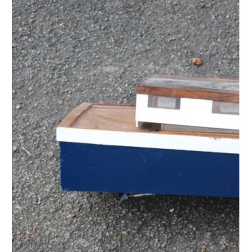 492 - LARGE MOTORISED BOAT 
50 X 20CM