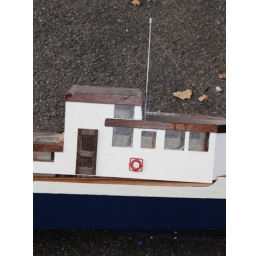 492 - LARGE MOTORISED BOAT 
50 X 20CM