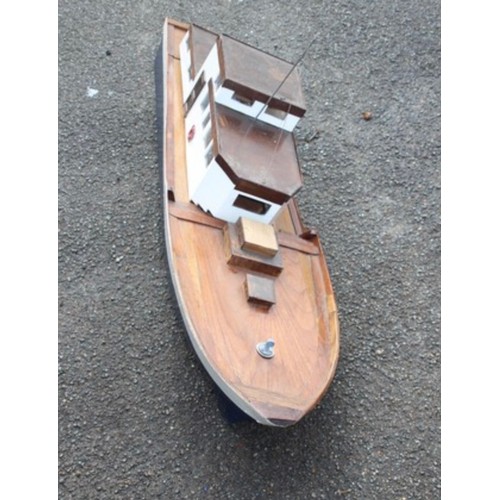 492 - LARGE MOTORISED BOAT 
50 X 20CM