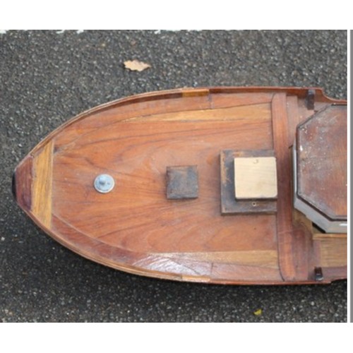 492 - LARGE MOTORISED BOAT 
50 X 20CM