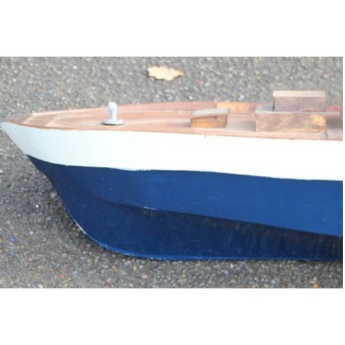 492 - LARGE MOTORISED BOAT 
50 X 20CM