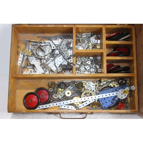 494 - LARGE QUANTITY OF VINTAGE MECCANO