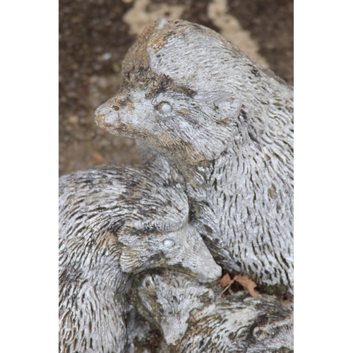 105 - HEDGHOGS STATUE
34 X 24CM