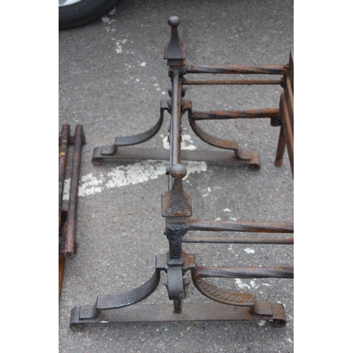 112 - VINTAGE FIRE GRATE
67 X 60 X 42CM