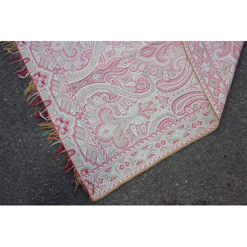 366 - VINTAGE THROW
173 X 165CM