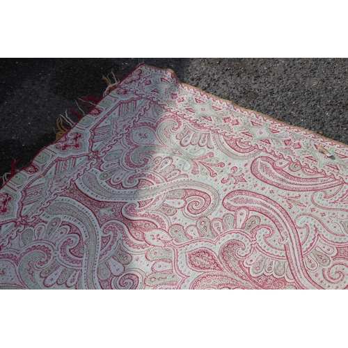 366 - VINTAGE THROW
173 X 165CM