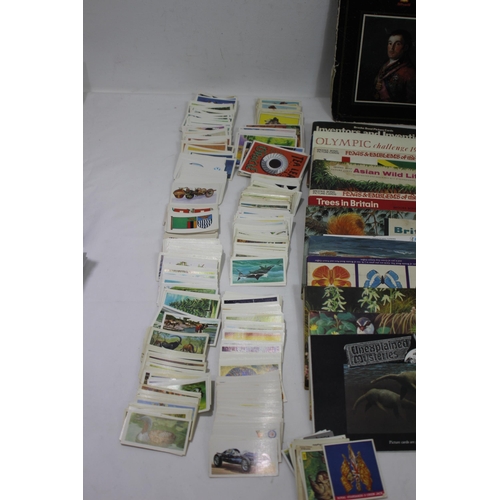 412 - LARGE QUANTITY OF TEA / CIGARETTE AND POST CARDS