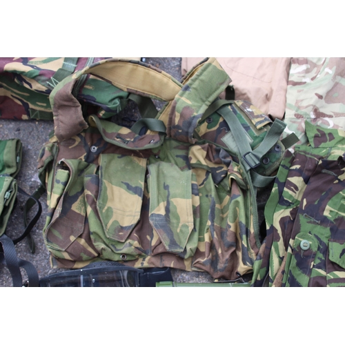 522 - QUANTITY OF MILITARY UNIFORMS