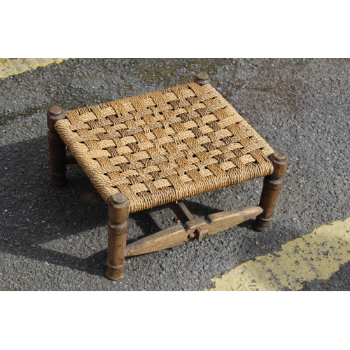 83 - SMALL VINTAGE FOOTSTOOL
38 X 30 X 20CM