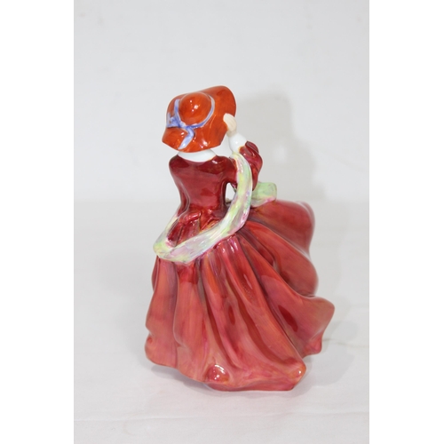 578 - ROYAL DOULTON TO OF THE HILL FIGURINE
19CM