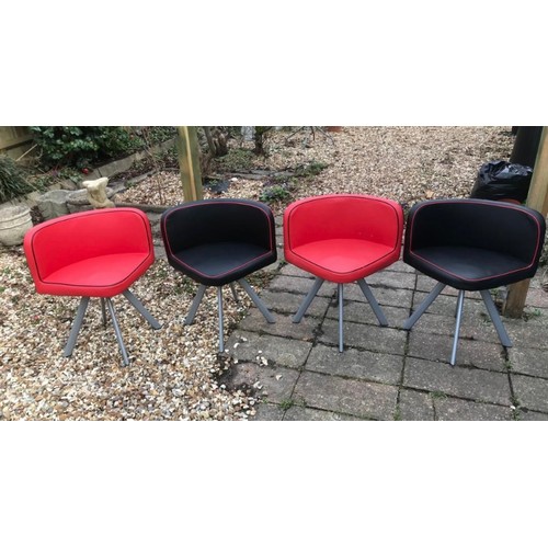 85 - RETRO DINER GLASSED TOPPED DINING TABLE AND 4 CHAIRS
90 x 90 x 76CM