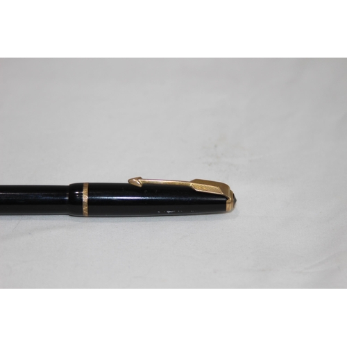 629 - 14CT GOLD NIBBED PARKER FOUNTAIN PEN