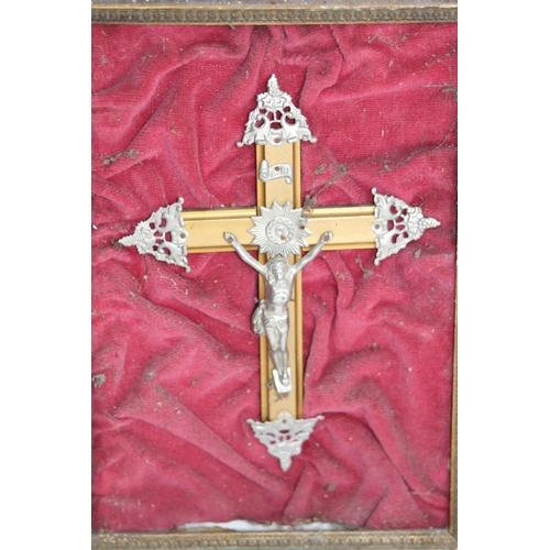 630 - 2 X VINTAGE REGLIOUS CROSSES
40 X 33CM