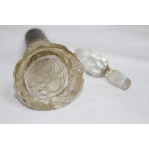 678 - SILVER COLLARED SCENT BOTTLE 
15CM