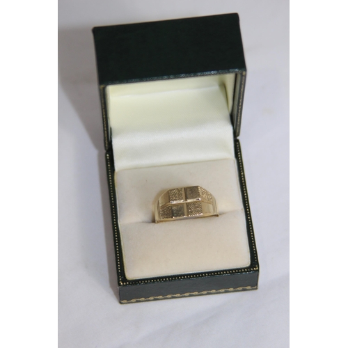 810 - 9ct GOLD RING - 3.6G - SIVE V