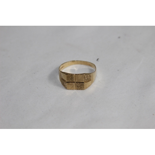 810 - 9ct GOLD RING - 3.6G - SIVE V