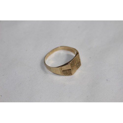 810 - 9ct GOLD RING - 3.6G - SIVE V