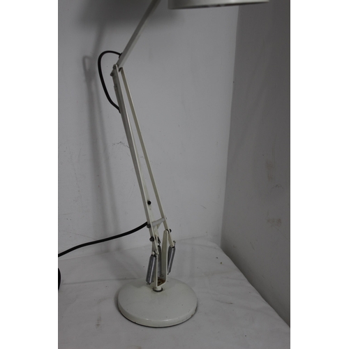 208 - RETRO ANGLEPOISE LAMP
80CM