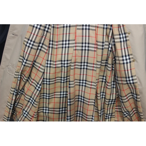 429 - VINTAGE BURBERRY MAC 
ARMPIT TO ARMPIT 18